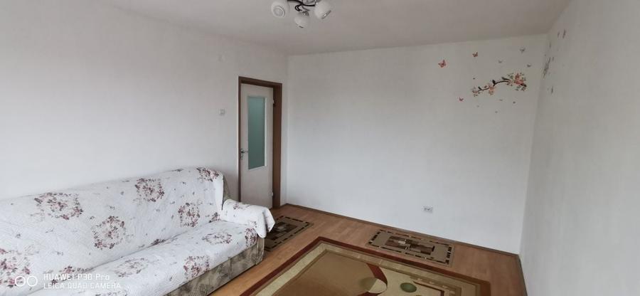 Apartament cu 3 camere decomandat în Tudor