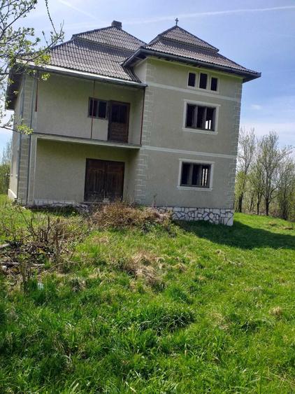 Casă cu 4 camere în Roșia Montană