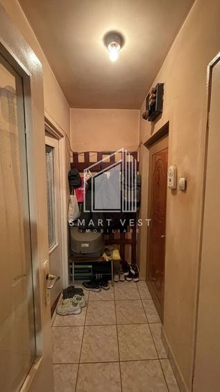 Apartament cu 4 camere semidecomandat, mobilat în Micro 15
