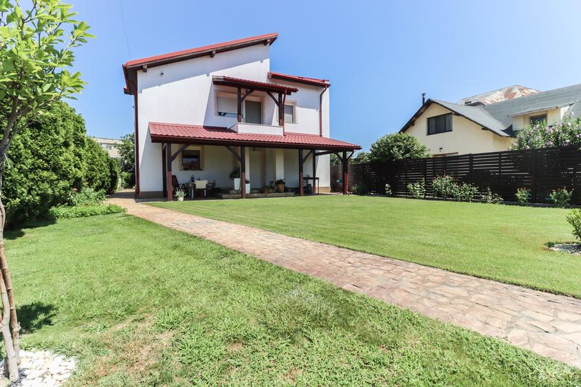 Duplex cu 4 camere cu Canalizare în 1 Decembrie