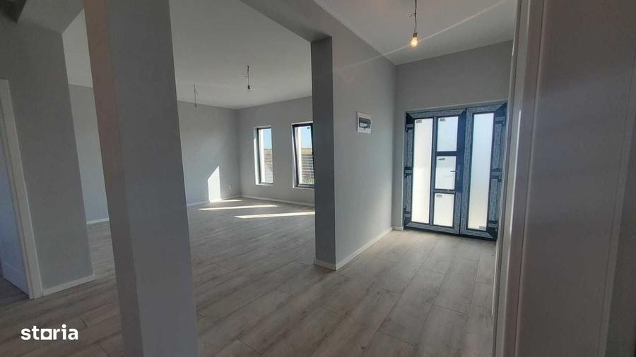Casă cu 3 camere în Miroslava