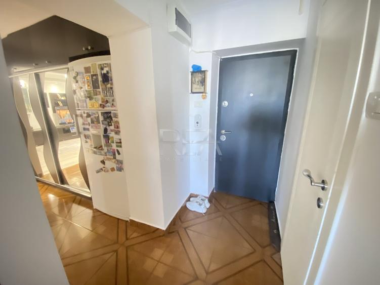 Apartament cu 3 camere semidecomandat, mobilat în 13 Septembrie