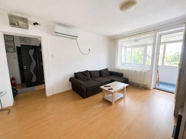 Apartament cu 4 camere semidecomandat în Tomis Nord