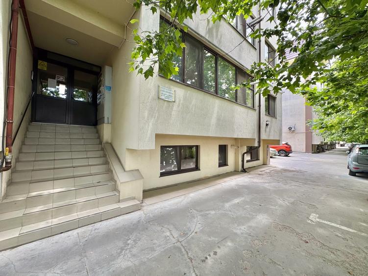 Apartament cu 2 camere semidecomandat, mobilat în Metalurgiei