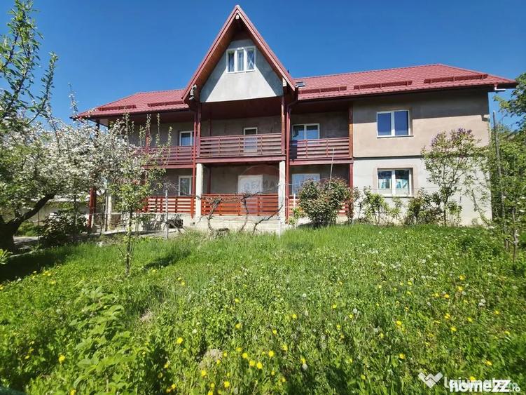 Casă cu 6 camere cu Teren 1263 Mp în Dărmănești