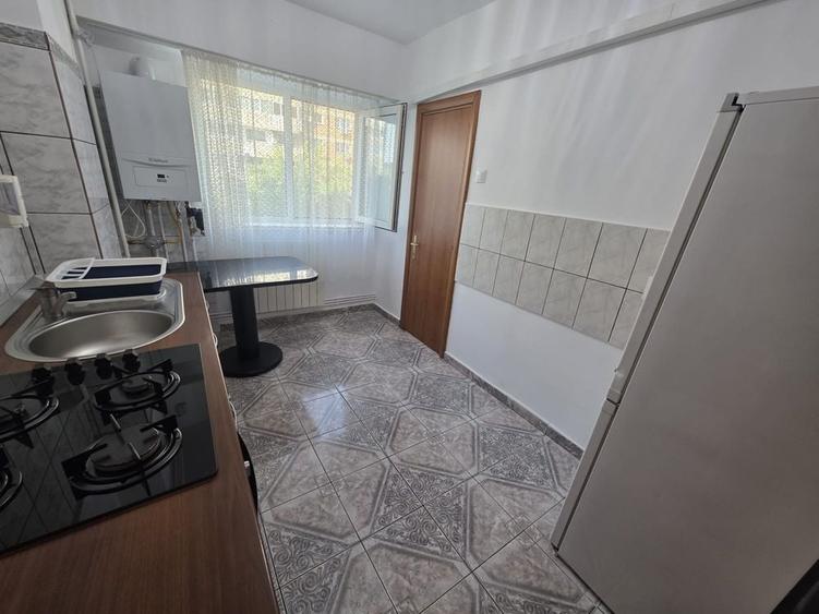 Apartament cu 2 camere decomandat în Rovine