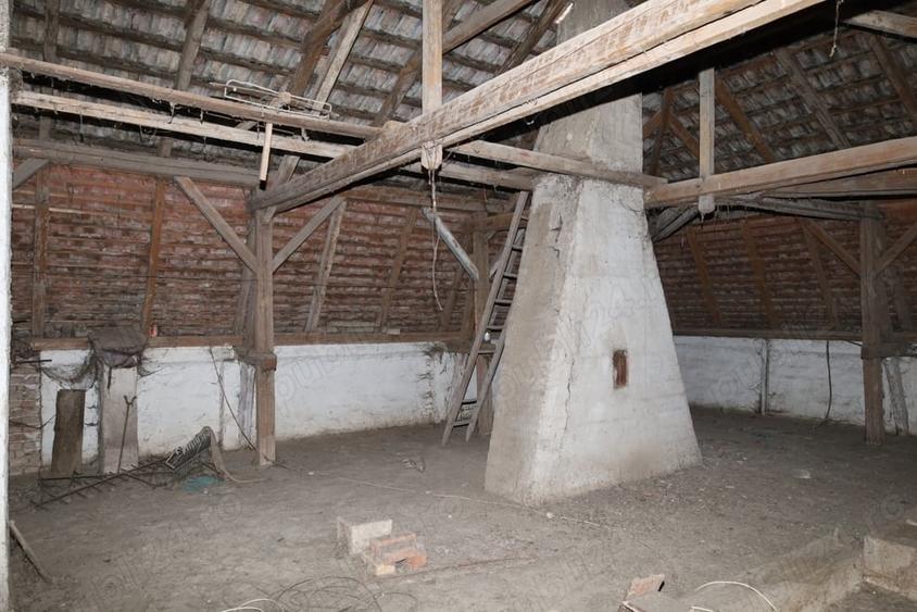 Casă cu 5 camere cu Teren 2900 Mp în Comloșu Mare
