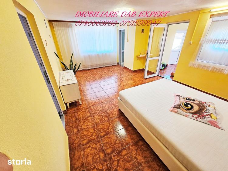 Casă cu 5 camere cu Teren 370 Mp în Port