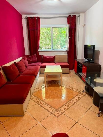 Apartament cu 4 camere decomandat, mobilat în Colentina