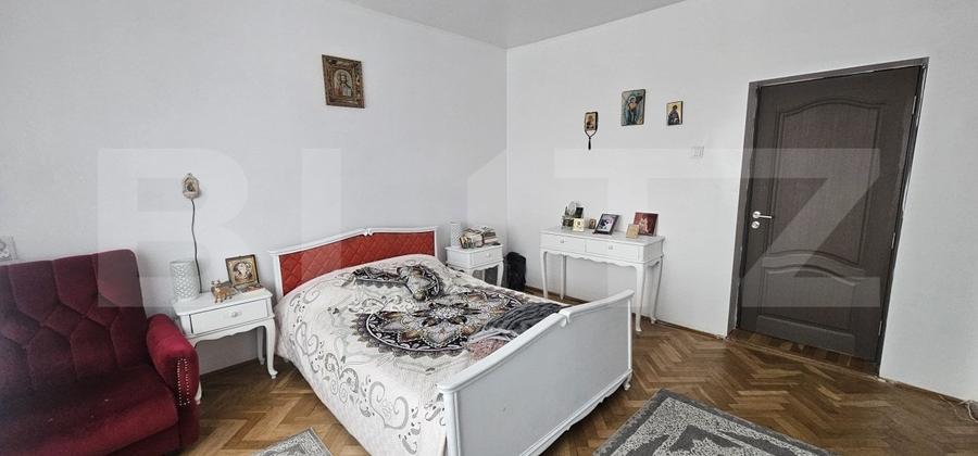 Casă individuală cu 4 camere cu Canalizare în Hunedoara
