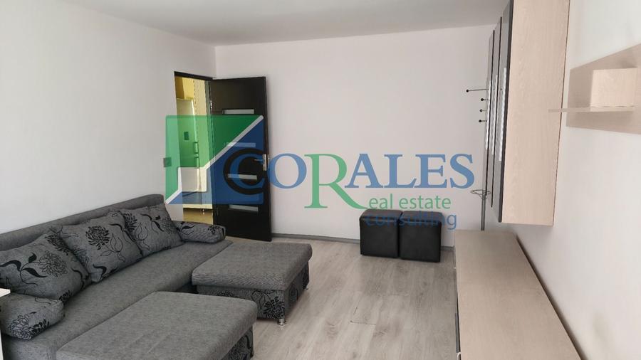 Apartament cu 3 camere decomandat, mobilat în Aradului
