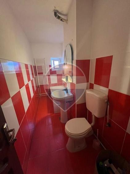 Apartament cu 2 camere decomandat, mobilat în Central