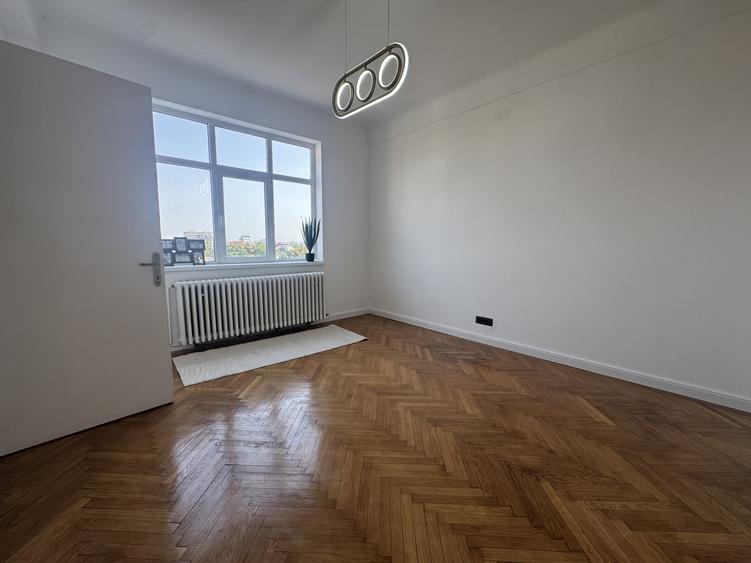 Apartament cu 3 camere semidecomandat în Rosetti