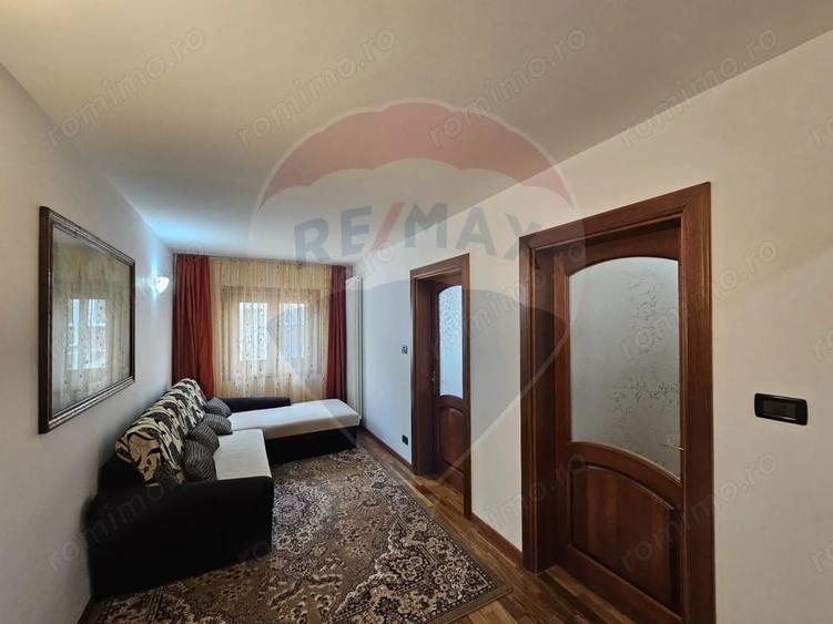 Apartament cu 3 camere decomandat în Central