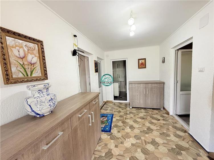 Duplex cu 9 camere cu Canalizare în Central
