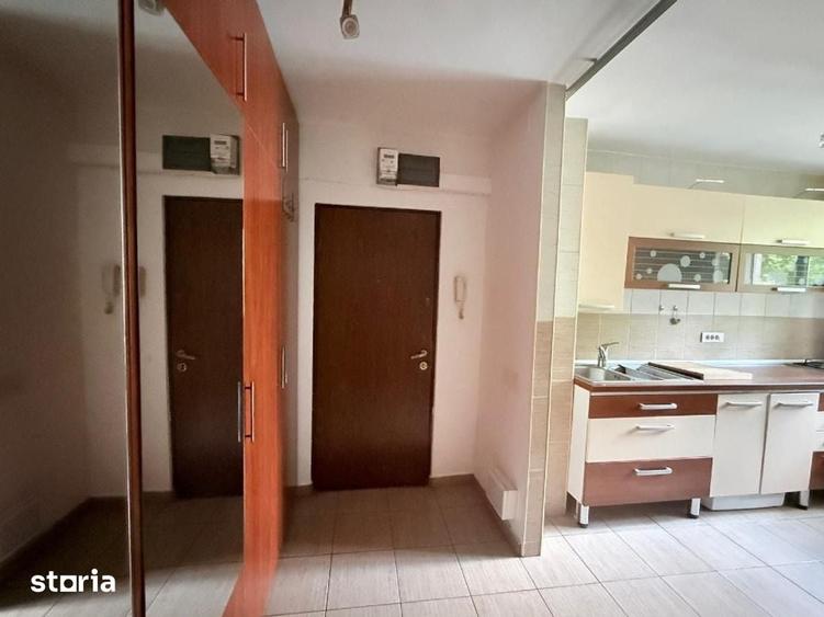Apartament cu 3 camere semidecomandat în Drumul Taberei