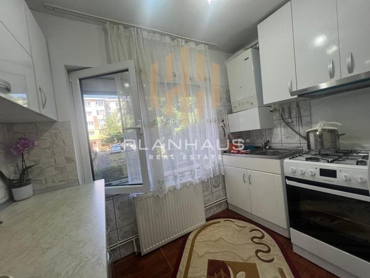 Apartament cu 3 camere decomandat, mobilat în Hotvon