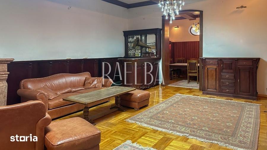 Casă cu 9 camere cu Teren 450 Mp în Rosetti