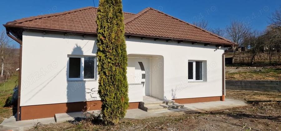 Casă cu 4 camere în Ocnele Mari