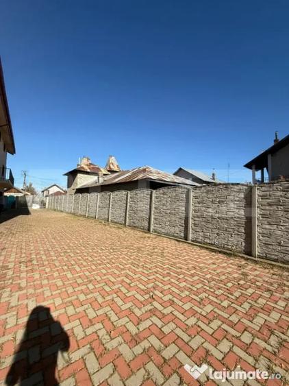 Casă cu 9 camere cu Teren 1000 Mp în Central