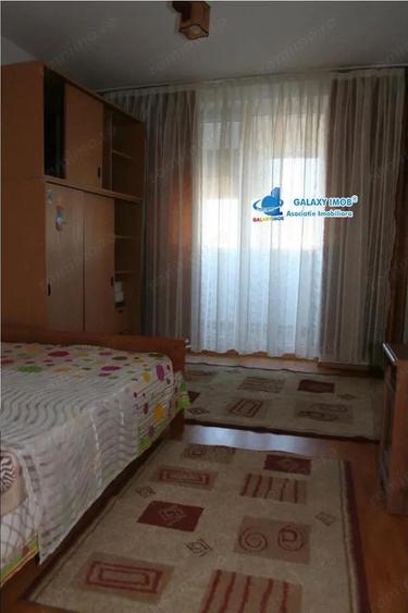 Apartament cu 3 camere semidecomandat în Drumul Taberei