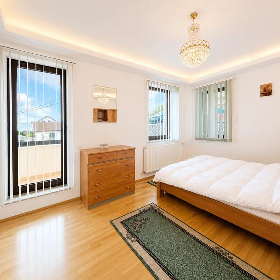 Casă individuală cu 8 camere cu Teren 750 Mp în Baia de Fier