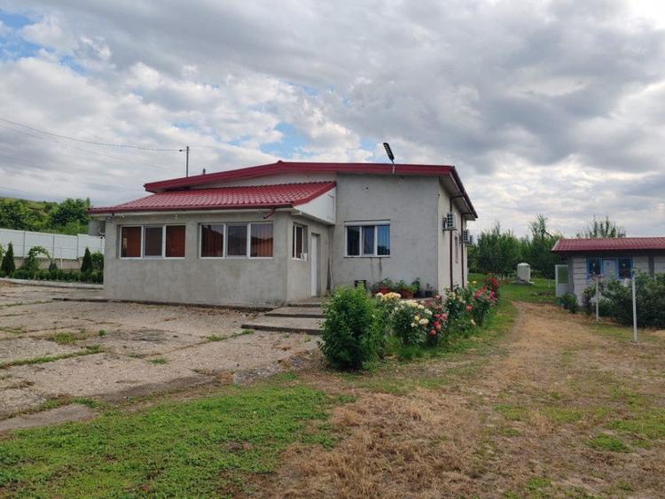 Casă cu 4 camere cu Teren 4800 Mp în Crețești