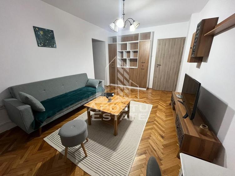 Apartament cu 2 camere semidecomandat, mobilat în Dacia