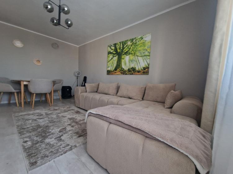 Apartament cu 3 camere decomandat în CET