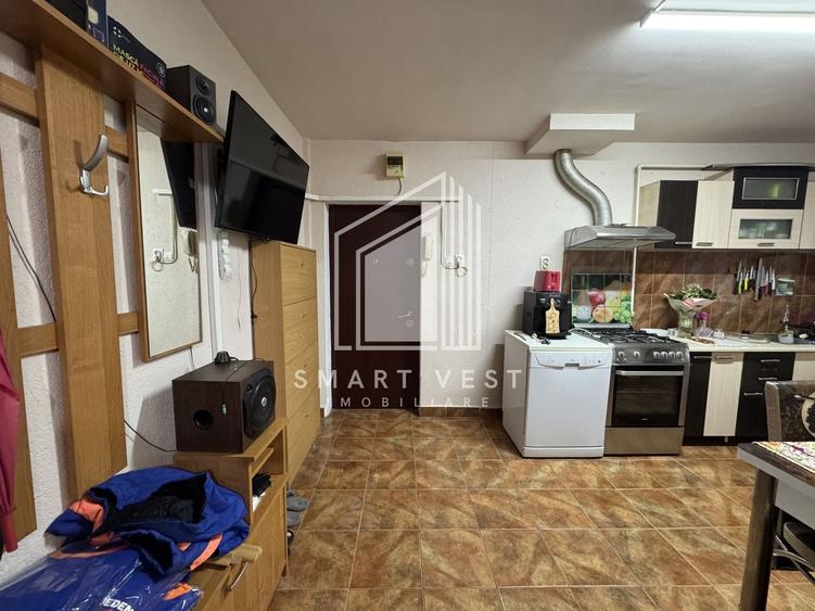 Apartament cu 2 camere semidecomandat în Botizului