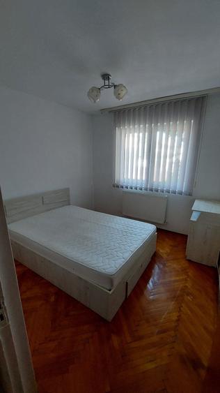 Apartament cu 3 camere decomandat în Micro 5
