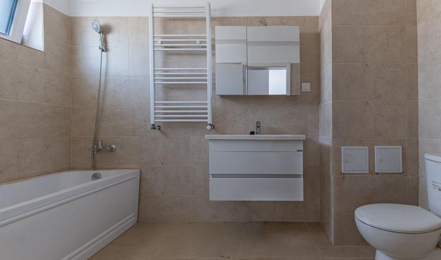 Apartament cu 3 camere decomandat în Metalurgiei