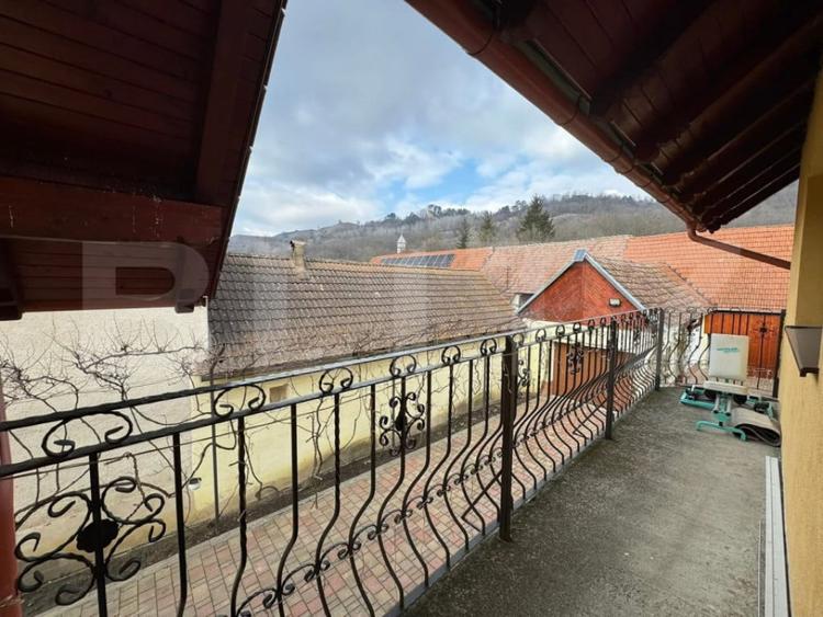 Casă cu 5 camere cu Teren 566 Mp în Feldioara