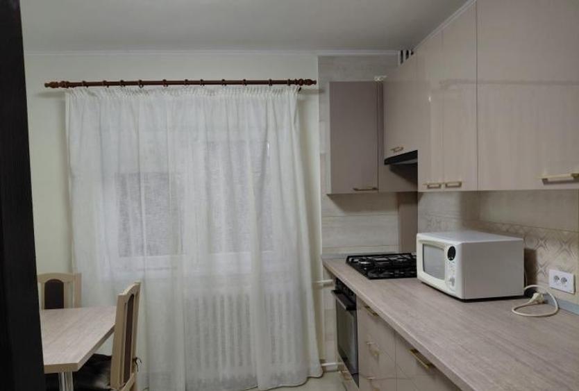 Apartament cu 3 camere decomandat, mobilat în Nerva Traian