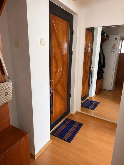Apartament cu 3 camere semidecomandat în Brâncoveanu