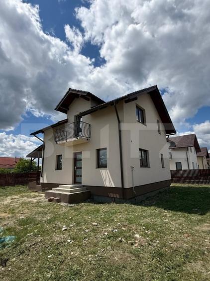 Casă individuală cu 4 camere cu Canalizare în Reghin