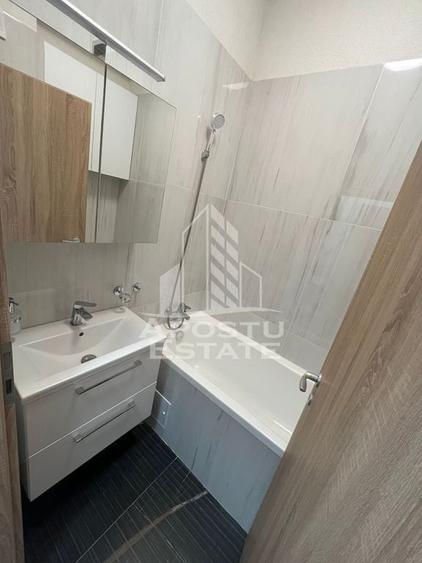 Apartament cu 3 camere semidecomandat, mobilat în Central