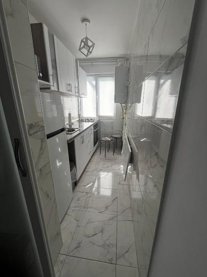 Apartament cu 2 camere semidecomandat, mobilat în Tomis Nord