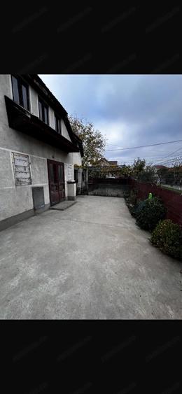Casă cu 4 camere cu Teren 488 Mp în Plopi