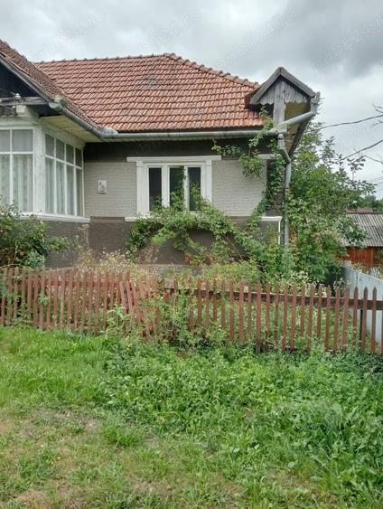 Casă cu 5 camere cu Teren 1500 Mp în Călățele