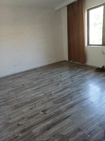 Casă cu Teren 100 Mp în Central