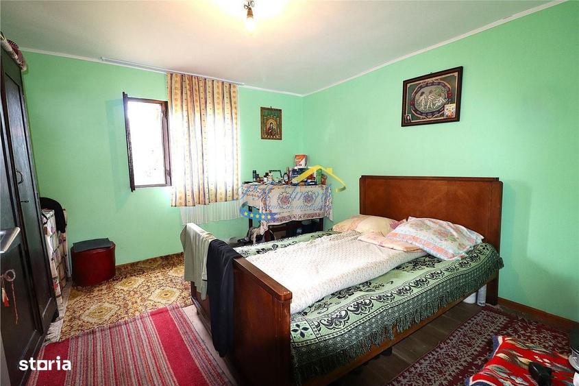 Casă cu 4 camere în Adunați