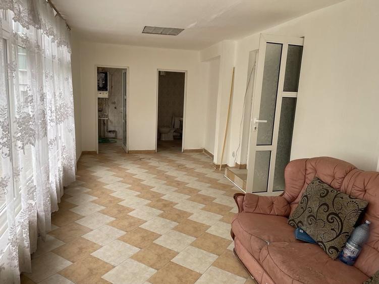 Apartament cu 3 camere decomandat în Milcov