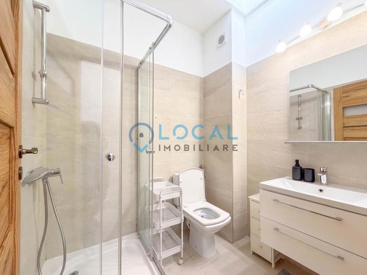 Apartament cu 3 camere semidecomandat, mobilat în Central