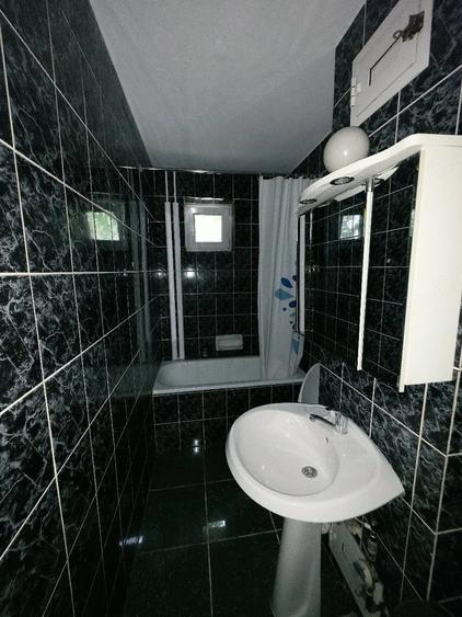 Apartament cu 3 camere decomandat în Complex Studențesc