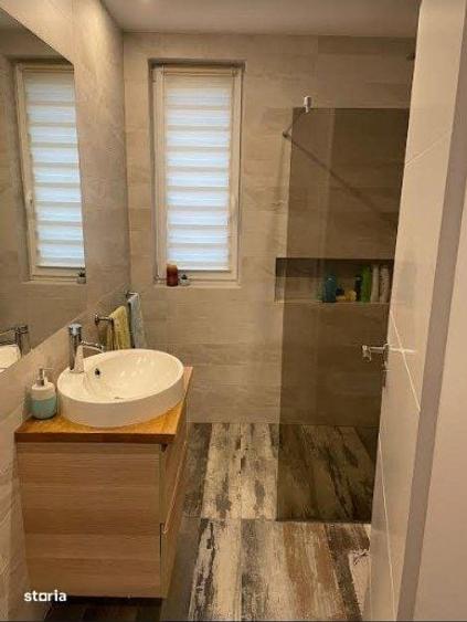 Apartament cu 4 camere decomandat în Florești