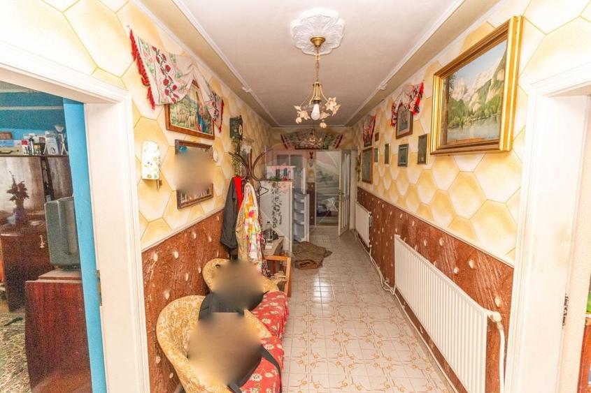 Casă individuală cu 7 camere cu Teren 583 Mp în Central