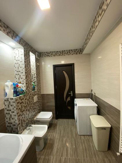 Apartament cu 3 camere decomandat în 13 Decembrie