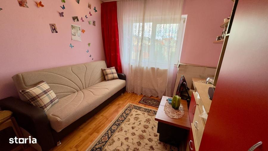 Apartament cu 3 camere decomandat în Cetate