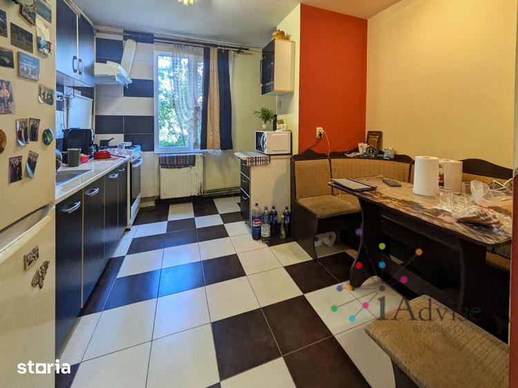 Apartament cu 3 camere decomandat în Florilor